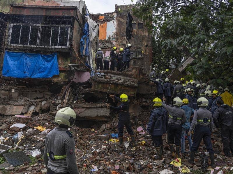 Video Cel puţin 19 persoane din India au murit în urma prăbuşirii unei