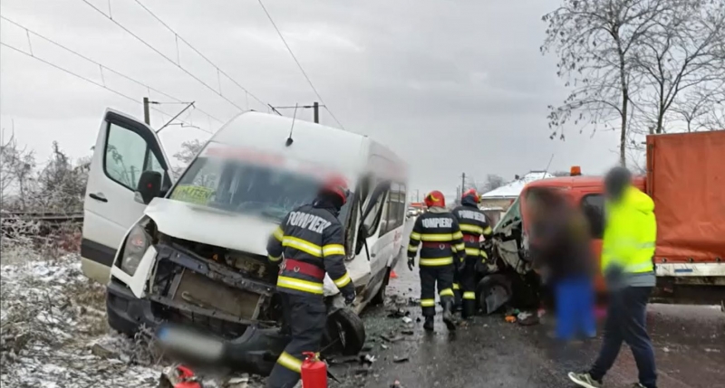 Bărbat cercetat după ce a lovit un pieton şi l a dus la spital