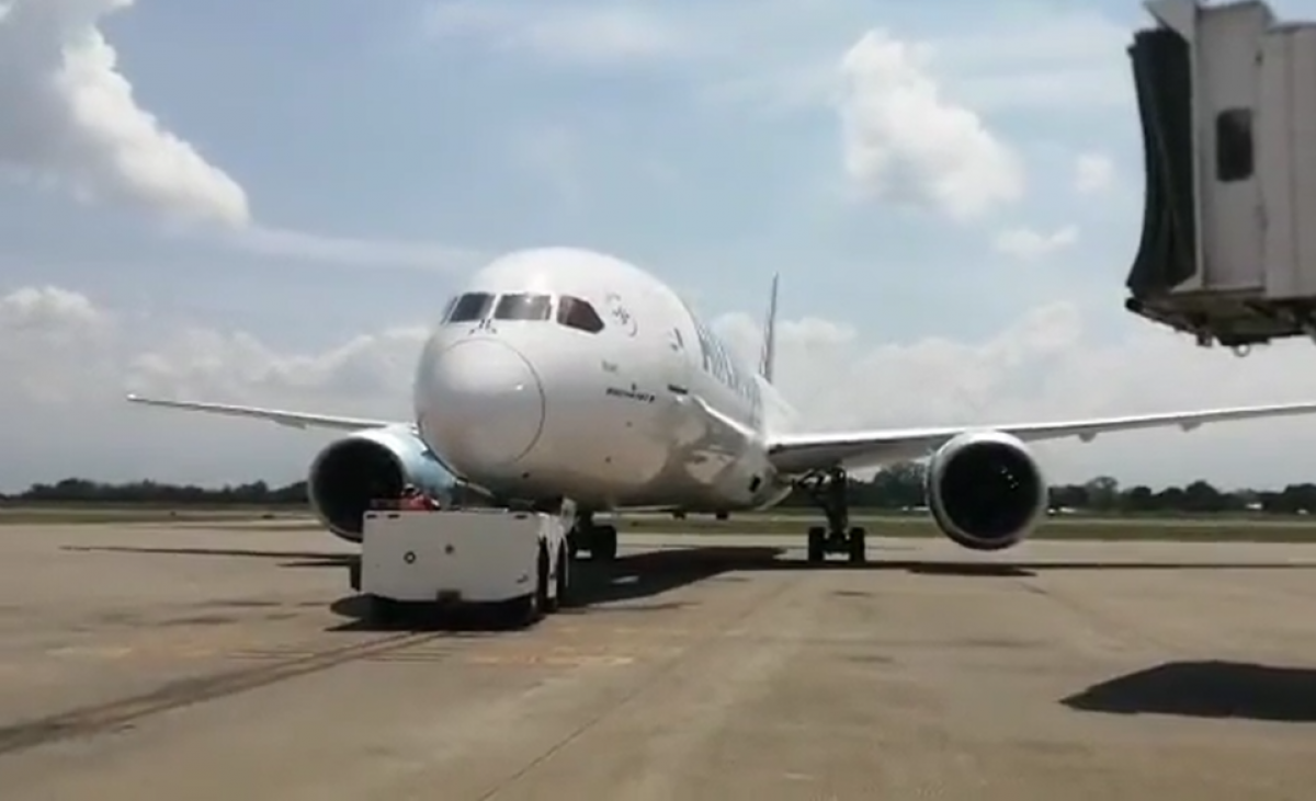 Video Zbor Cu Un Boeing Ncheiat Cu Zeci De R Ni I I O Aterizare De