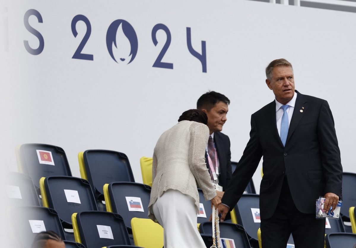 Foto Klaus Iohannis N Ploaie La Paris Pre Edintele A Stat Ntre