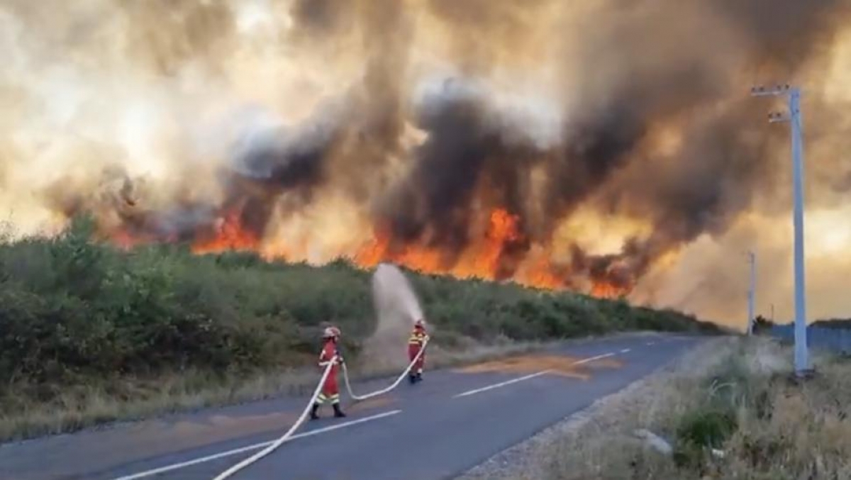 UPDATE VIDEO Incendiu Extrem De Puternic Focul Devastator A Cuprins