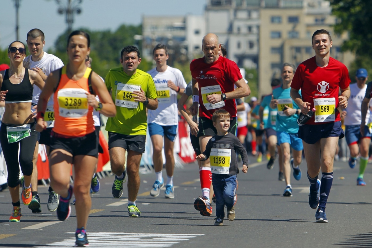 20 de alergători au întrerupt cursa de la Maratonul București la doar 4