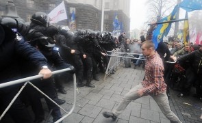 491136-131125-ukraine-eu-protests