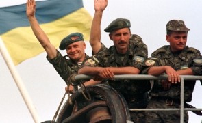 UKRAINIAN PARATROOPERS WAVE AS THEY DEPART FOR KOSOVO.