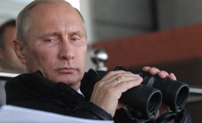 Putin Views Russian Arms On Display At Expo