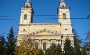 biserica reformata doua turnuri