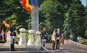 Klaus Iohannis parcul carol monument