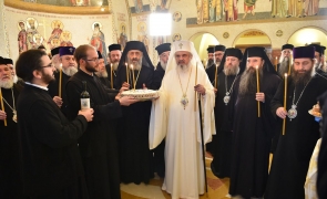 patriarhul Daniel si alti preoti