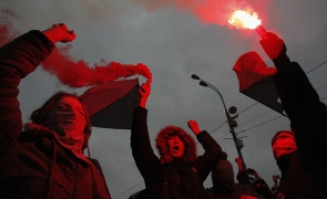 Manifestanţi ruşi în Piaţa Bolotnaya din Moscova