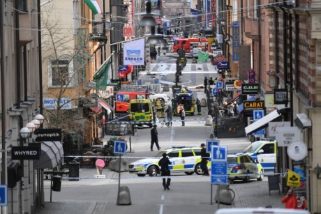 Suedia: Trei bărbaţi, răniţi într-un incident armat la Malmo