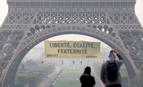 Greenpeace, turnul Eiffel