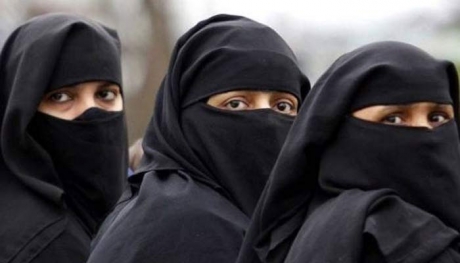 O țară majoritar musulmanaă interzice burqa şi niqabul: Hainele noastre naţionale ne subliniază în mod strălucitor identitatea etnică