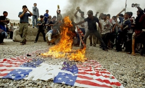 Irak steaguri SUA arse