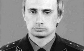 Vladimir Putin, tânăr ofițer KGB.