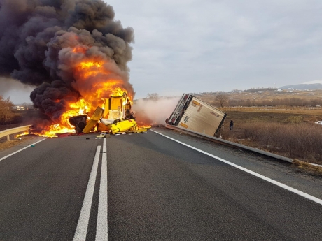 Un Camion Incărcat Cu Lemne A Luat Foc Pe Dn 67 D Ziarul Profit