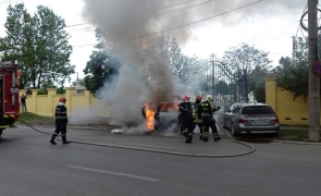masina arsa strada Timisoara