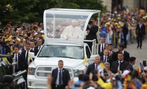 Inquam Papa Francisc papamobil Iași