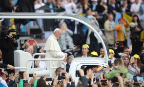 Inquam Papa Francisc Iași papamobil