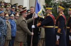 General Daniel Petrescu drapel lupta