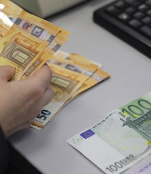 bani curs leu euro
