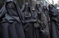 femei musulmane fata acoperita muslim women