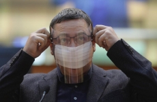 Inquam Victor Ponta mască