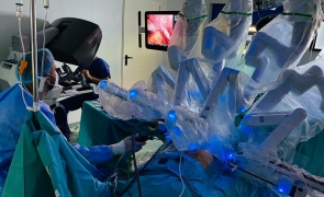 Spitalul Clinic Sanador: Intervenție urologică realizată cu ajutorul robotului Da Vinci Xi