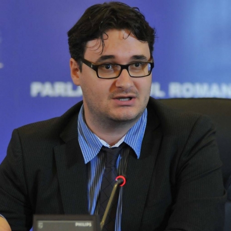 'Femeile din România sunt afectate zilnic de discriminare' - Mesajul preşedintelui Comisiei pentru egalitatea de şanse, Dan Tanasă