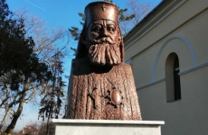 Mitropolitul Vasile Lăzărescu statuie
