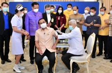 Premierul Thailandei Prayut Chan-ocha vaccin
