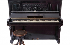 Piesă istorică Steinway & Sons pian vertical model Vertegrand