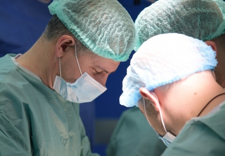 Spitalul Judeţean din Botoşani este nevoit să apeleze la serviciile unor medici pensionari pentru a face faţă deficitului de cadre medicale cu studii superioare