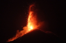 etna vulcan eruptie lava