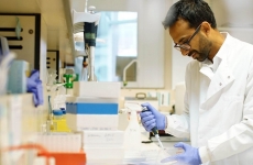 Ravi Gupta microbiolog epidemiolog laborator virus