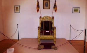 tronul regal