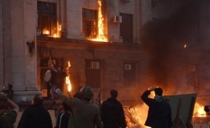 foc La Casa Sindicatelor incendiu protest