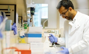 Ravi Gupta microbiolog epidemiolog laborator virus