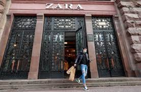 Decizia care va scoate din sărite clienții Zara: Compania va taxa toate retururile online