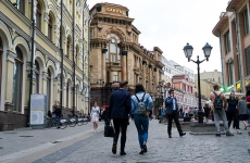 Rusia oameni strada cladiri turisti
