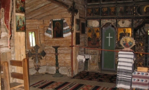 Biserica din lemn de la Putna