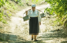 femeie din mediu rural sat