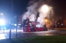 autobuz incendiat Belfast