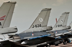 F-16 avion de vanatoare