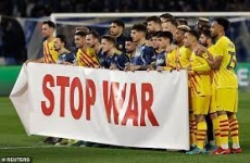 stop war barcelona napoli