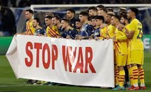 stop war barcelona napoli