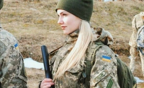 femei soldat