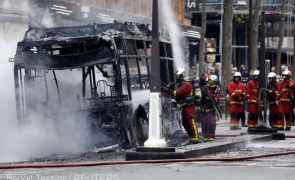 autobuz incendiu foc paris