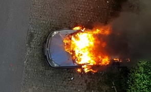 masina incendiata milano