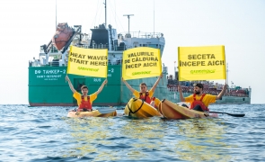protest greenpeace romania caiac petrolier rusesc