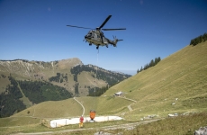 armata elvetia elicopter apa munti